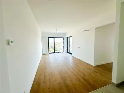 Apartament 3 camere  de vanzare  Tudor Vladimirescu, - Iasi