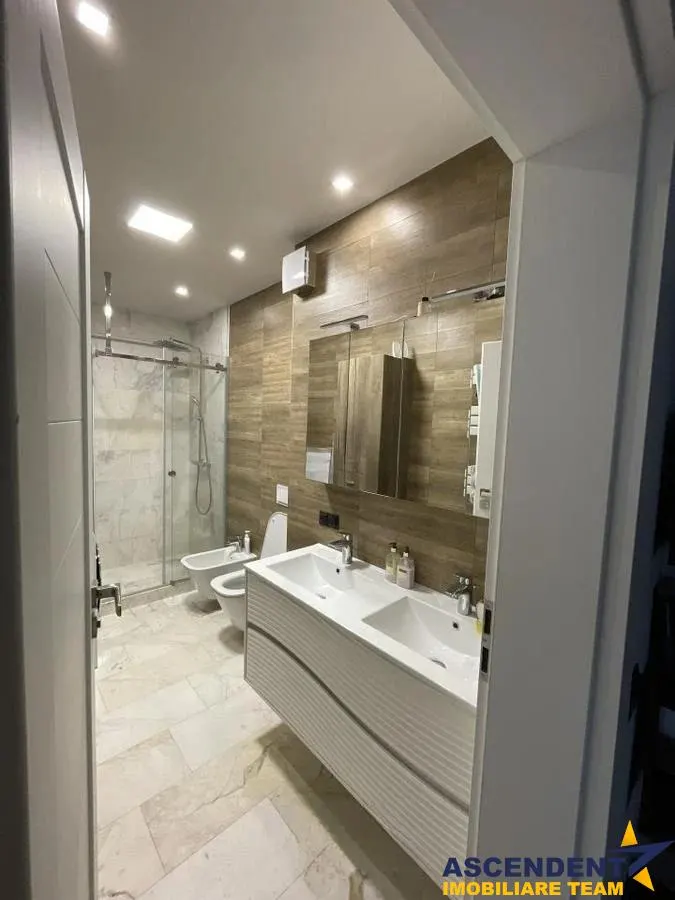Penthouse, Tractorul - foto 11