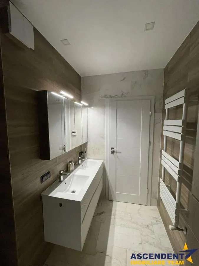 Penthouse, Tractorul - foto 13