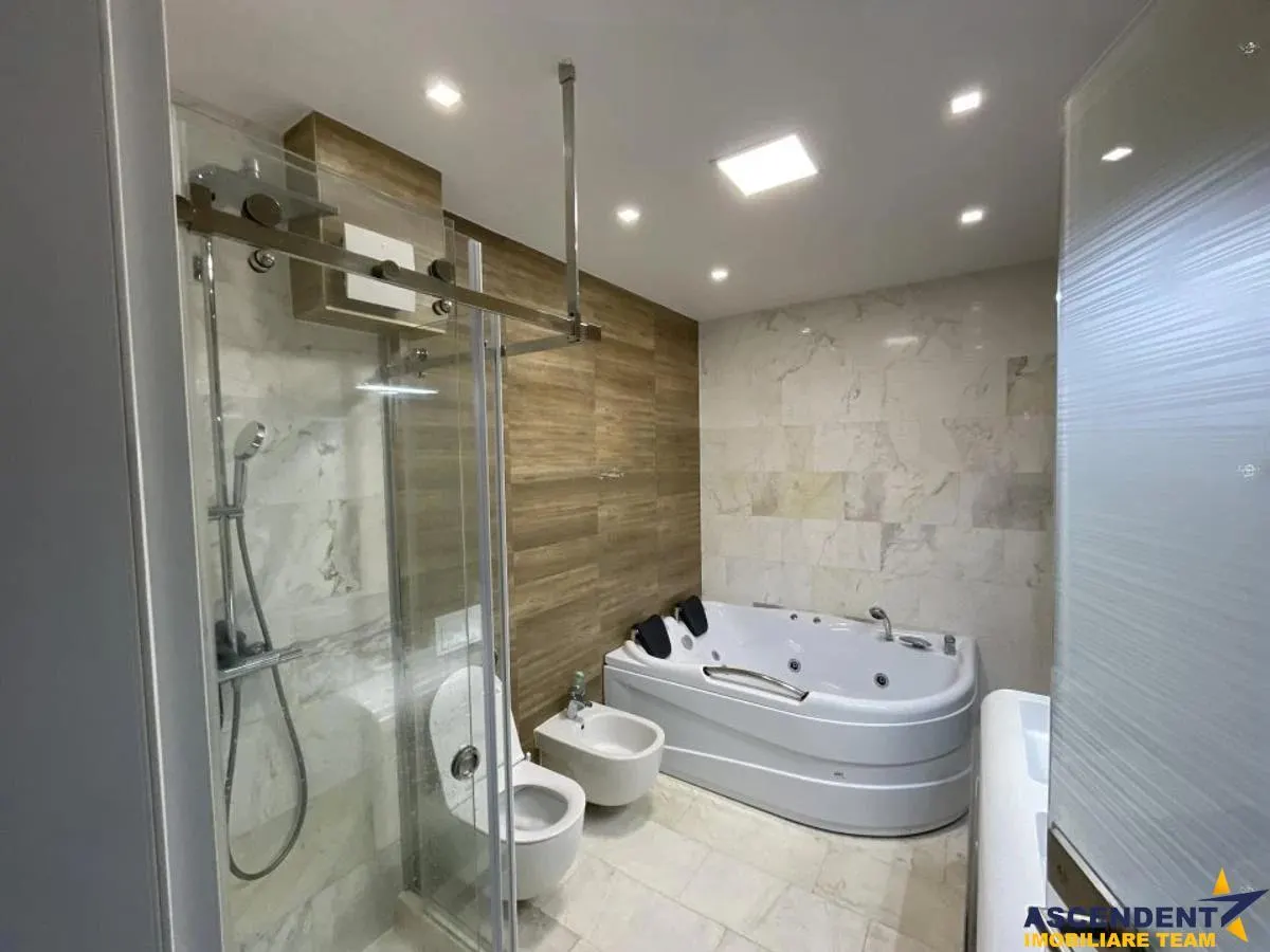 Penthouse, Tractorul - foto 4
