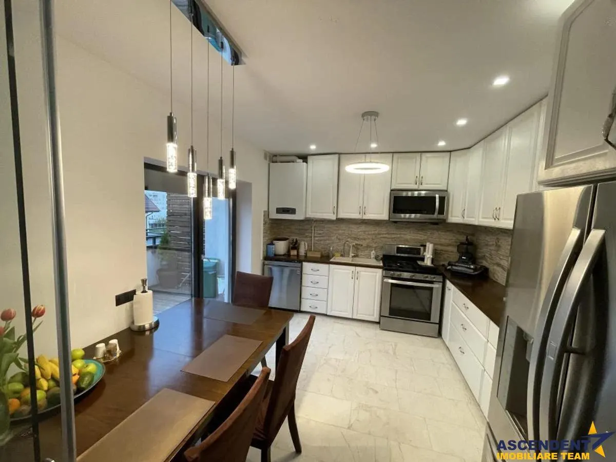 Penthouse, Tractorul - foto 6