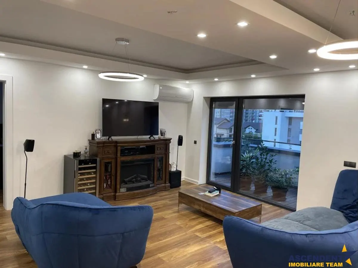 Penthouse, Tractorul - foto 9