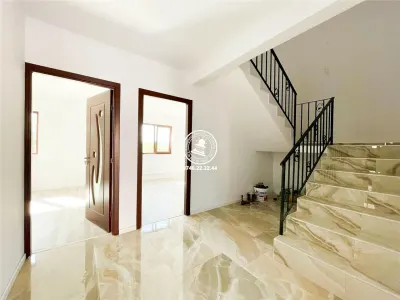 Vila  de vanzare  Lunca Cetatuii, - foto 8
