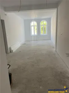 Central, Targu Mures: Spatiu rezidential semifinisat, pretabil birou/locuinta... - Targu Mures