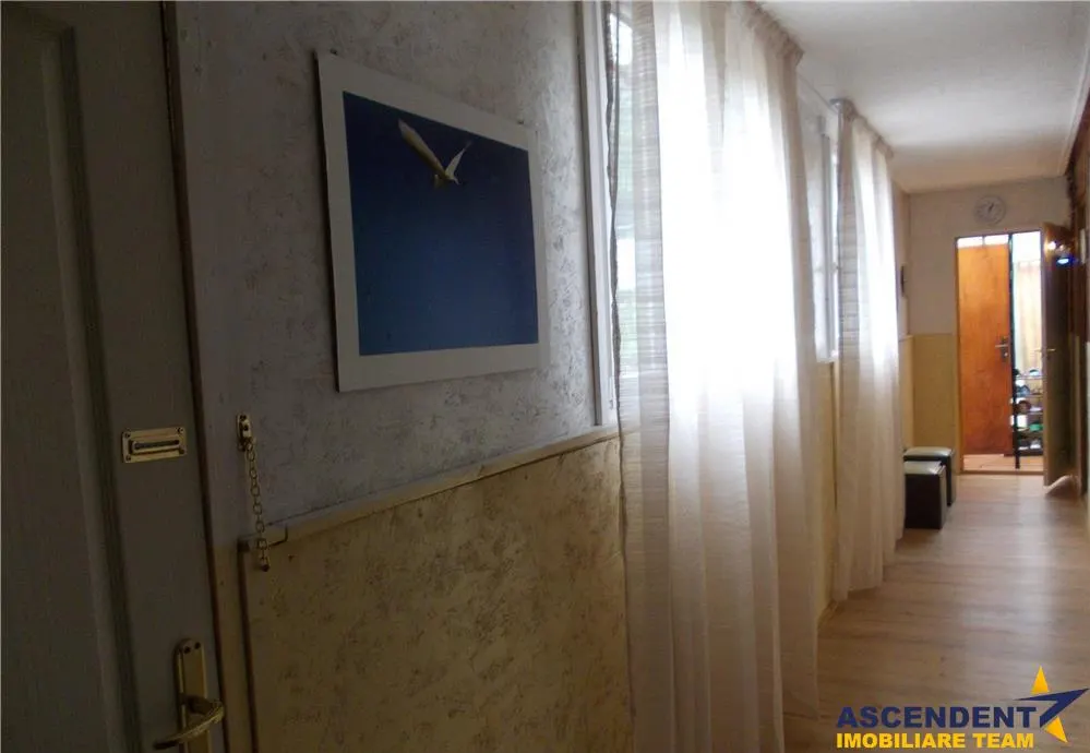 Rezidenta pe teren generos, cu culturi pomicole, Moieciu, Bran, Brasov - foto 4