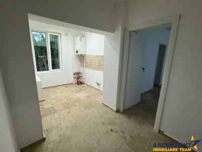 Apartament la casa, curte , loc parcare, Central, Brasov - foto 2