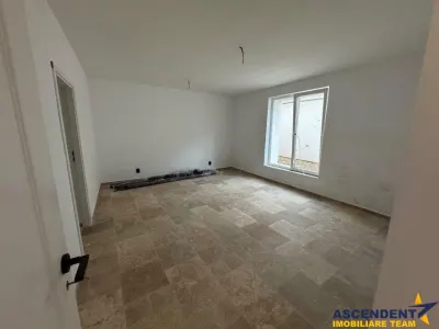 Apartament la casa, curte , loc parcare, Central, Brasov - foto 3