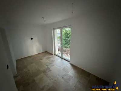 Apartament la casa, curte , loc parcare, Central, Brasov - foto 5