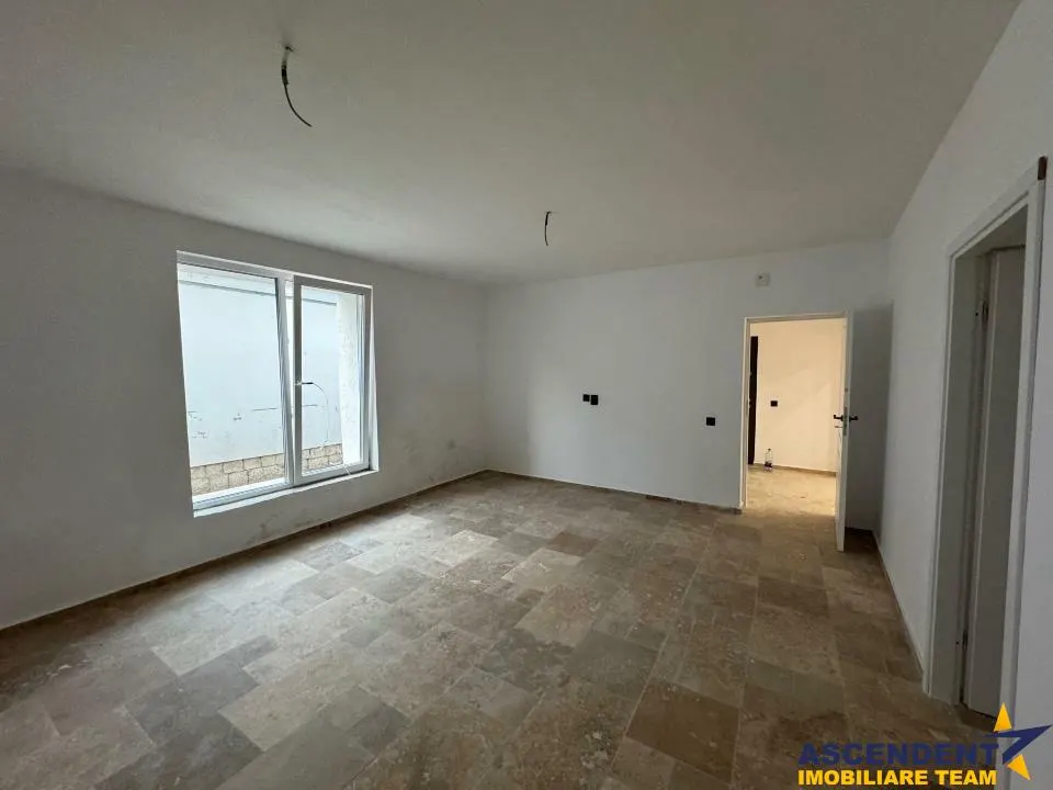 Apartament la casa, curte , loc parcare, Central, Brasov - foto 6