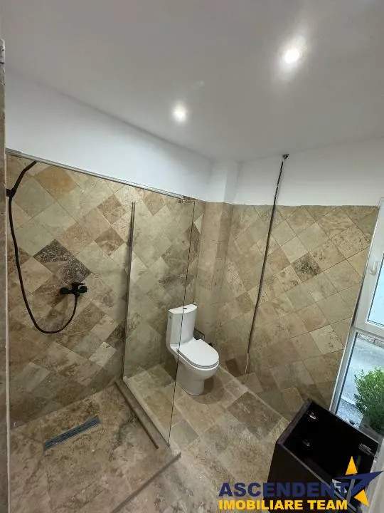 Apartament la casa, curte , loc parcare, Central, Brasov - foto 7