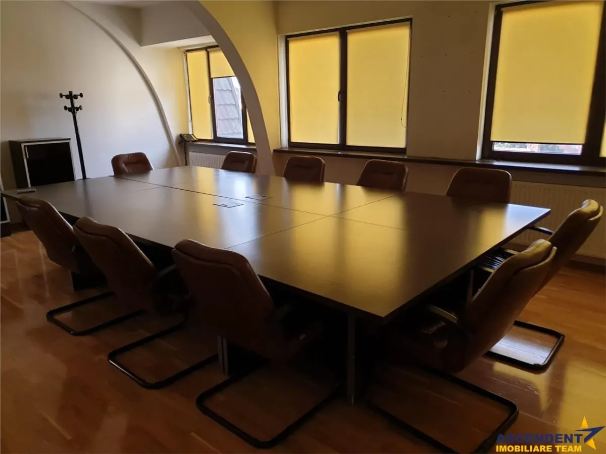 Cladire eleganta, pretabila: birouri, sediu firma, clinica ,etc  Central, Brasov - foto 2