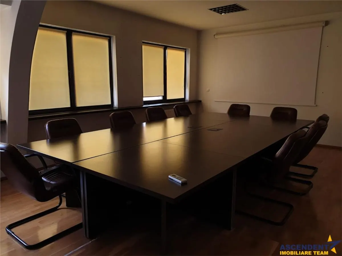 Cladire eleganta, pretabila: birouri, sediu firma, clinica ,etc  Central, Brasov - foto 11