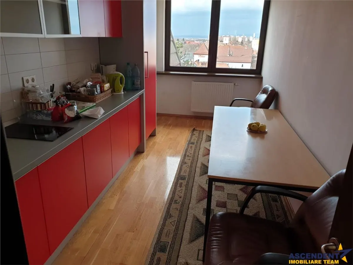 Cladire eleganta, pretabila: birouri, sediu firma, clinica ,etc  Central, Brasov - foto 10