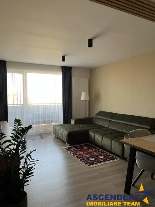 Urban Plaza - foto 1