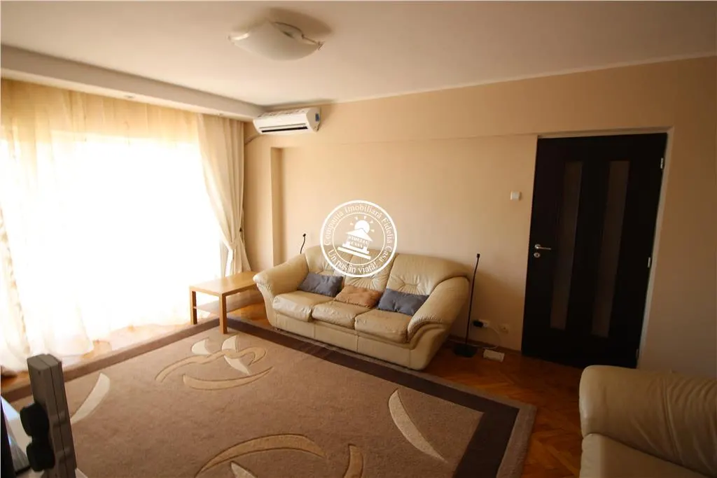 Apartament 3 camere  de inchiriat  Centru, - foto 1