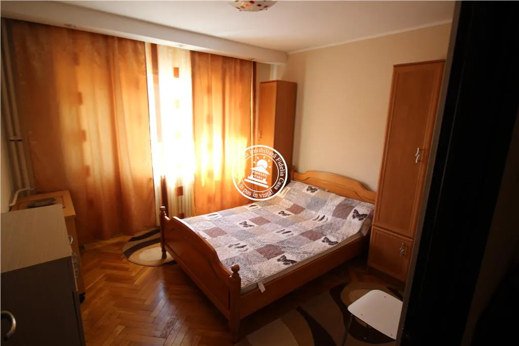 Apartament 3 camere  de inchiriat  Centru, - foto 6