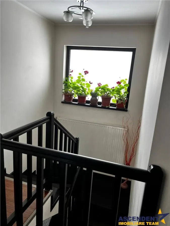 Casa ce imbina eleganta cu functionalitatea, confort pe infrastructura locala - foto 7