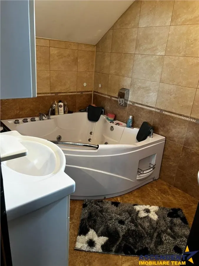 Casa ce imbina eleganta cu functionalitatea, confort pe infrastructura locala - foto 9