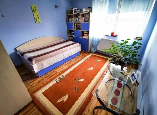 Pe 2.300mp teren, Resedinta impresionanta cu doua aripuri independente - foto 7