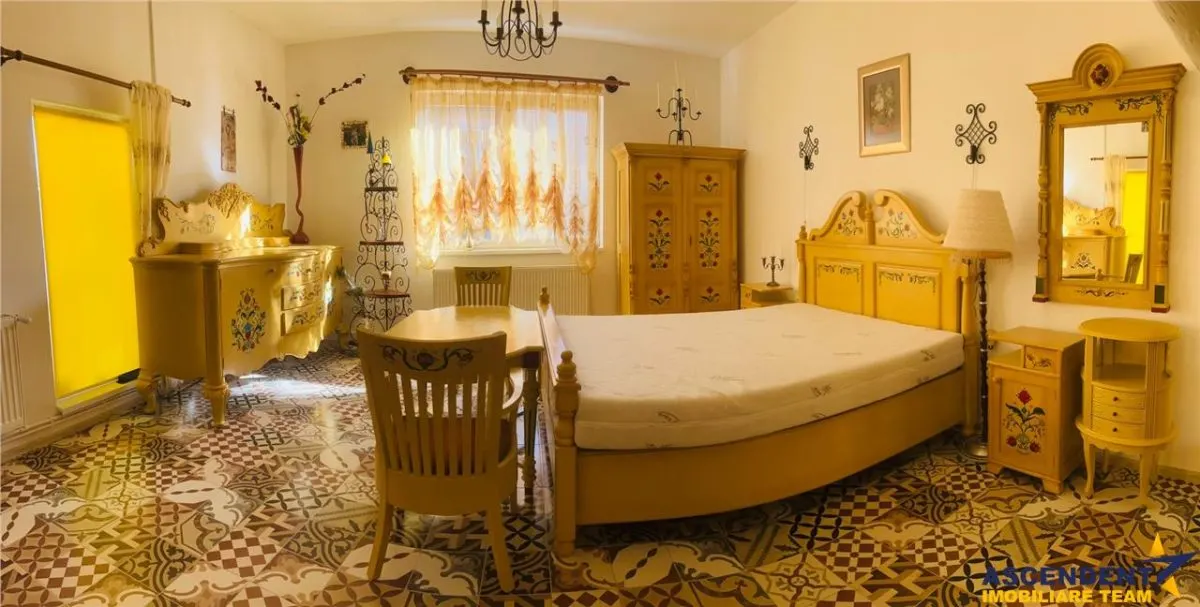 Corp de casa interbelica, deosebit mobilat si utilat , + pod, Centrul Istoric, Brasov - foto 9