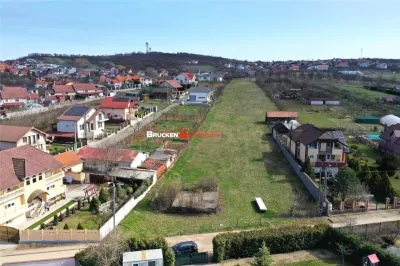 Teren intravilan pentru dezvoltare rezidentiala | 5.680 mp | front dublu | zona de case - foto 4