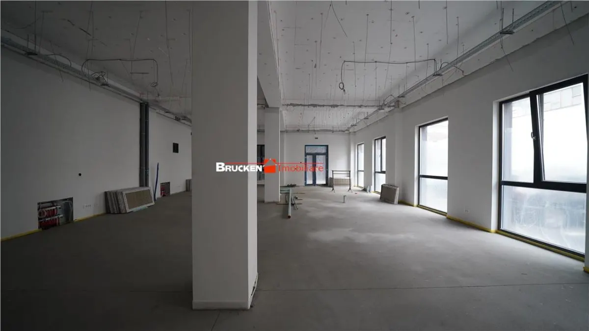 Spatiu comercial de inchiriat â€“ 150 mp â€“ zona Barnutiu / Decebal, Oradea - foto 7