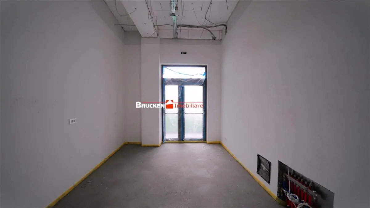 Spatiu comercial de inchiriat â€“ 150 mp â€“ zona Barnutiu / Decebal, Oradea - foto 9