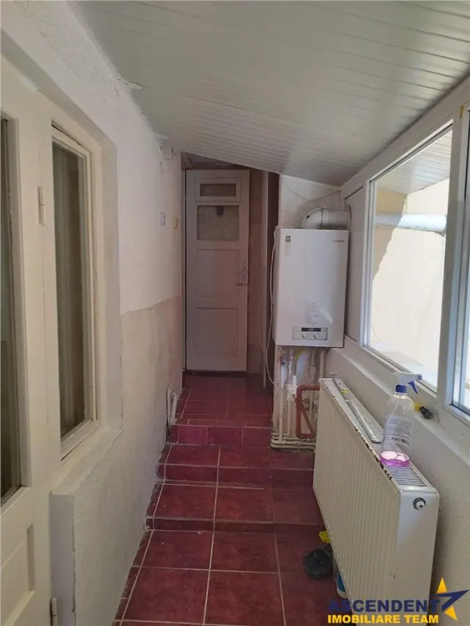 Casa cu doua apartamente in pitorescul areal al Cetatii Medievale - Scheii Brasovului - foto 16