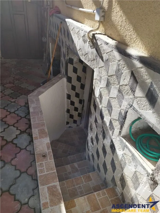 Casa cu doua apartamente in pitorescul areal al Cetatii Medievale - Scheii Brasovului - foto 17