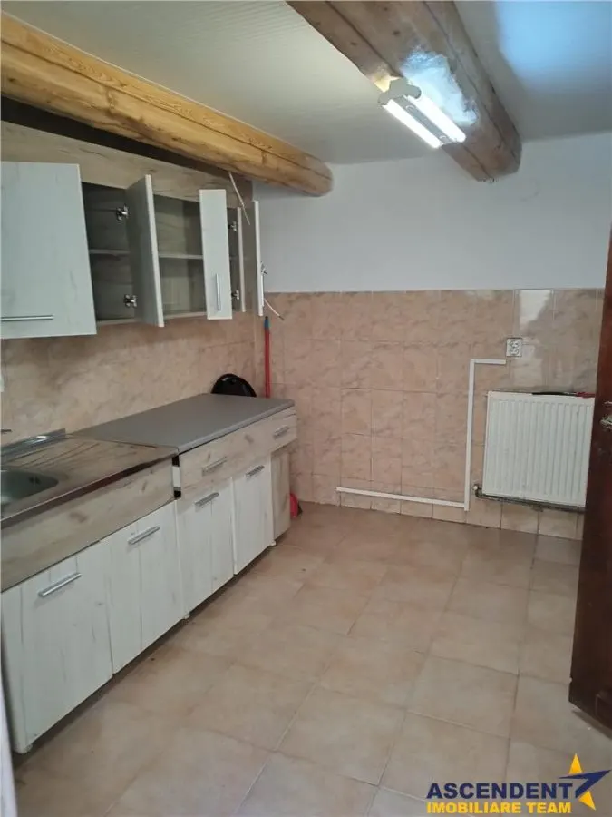 Casa cu doua apartamente in pitorescul areal al Cetatii Medievale - Scheii Brasovului - foto 18