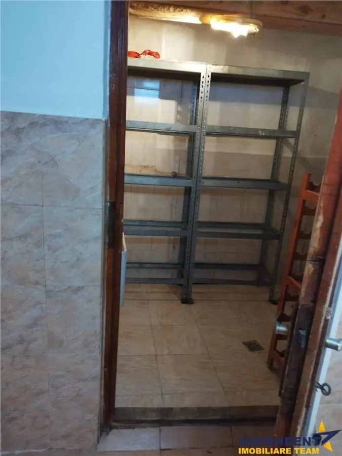 Casa cu doua apartamente in pitorescul areal al Cetatii Medievale - Scheii Brasovului - foto 19