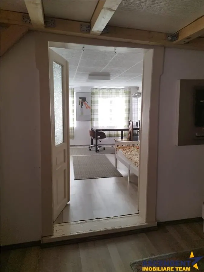 Casa cu doua apartamente in pitorescul areal al Cetatii Medievale - Scheii Brasovului - foto 3