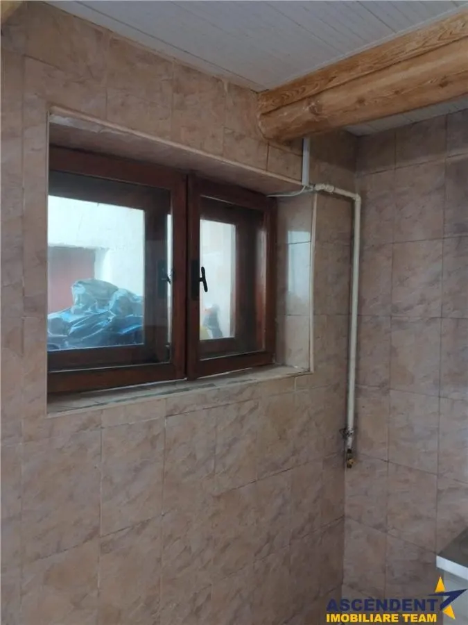 Casa cu doua apartamente in pitorescul areal al Cetatii Medievale - Scheii Brasovului - foto 21