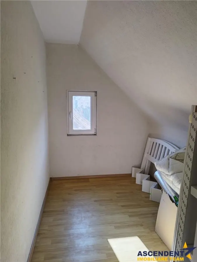 Casa cu doua apartamente in pitorescul areal al Cetatii Medievale - Scheii Brasovului - foto 24
