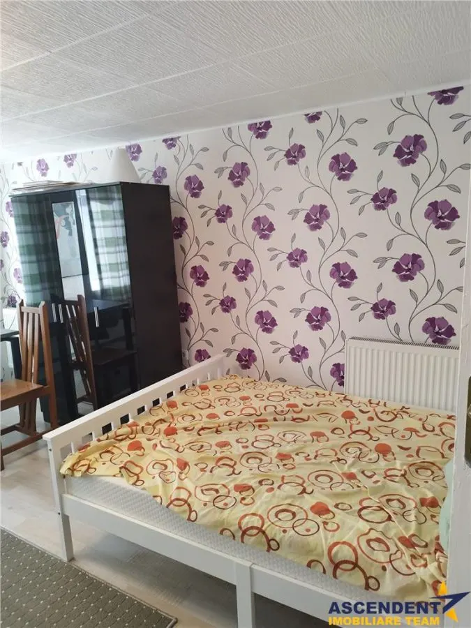 Casa cu doua apartamente in pitorescul areal al Cetatii Medievale - Scheii Brasovului - foto 4