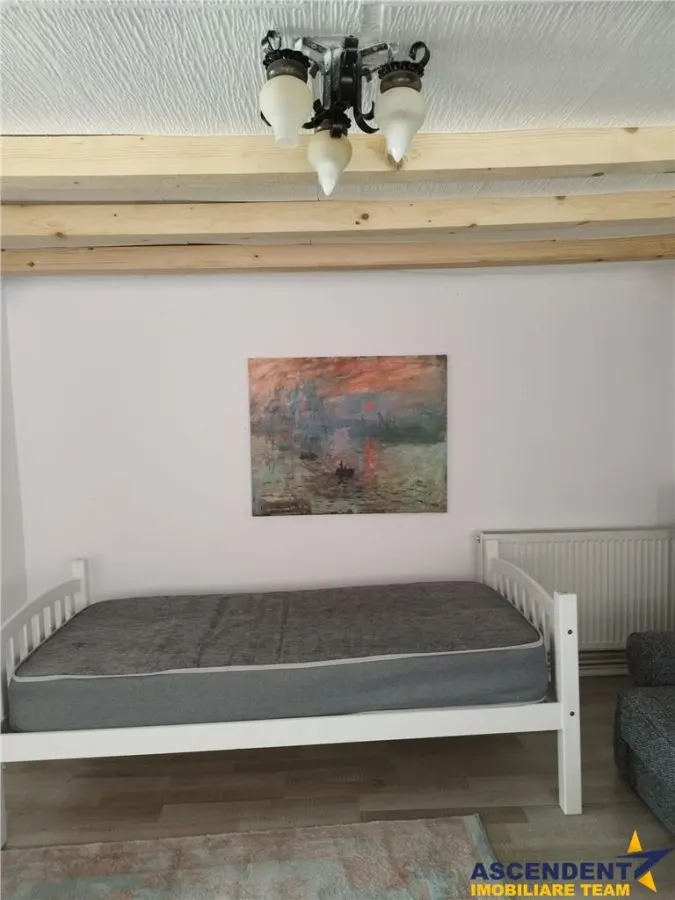 Casa cu doua apartamente in pitorescul areal al Cetatii Medievale - Scheii Brasovului - foto 8