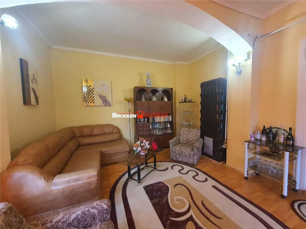 Casa de vanzare - foto 1