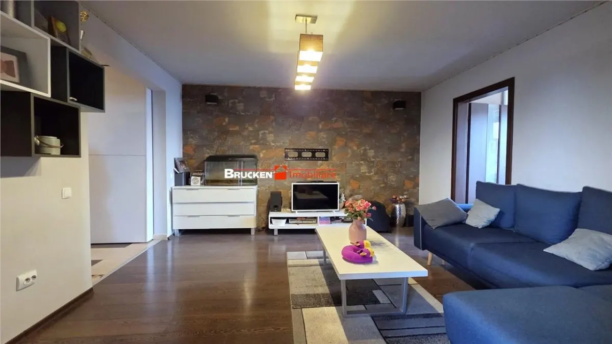Apartament 4 camere | 76 mp utili | Etaj IV | Vedere spre Cris - foto 1