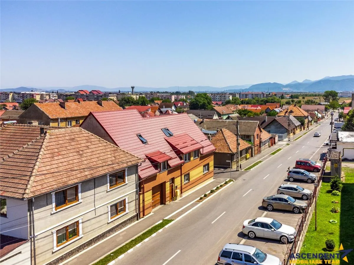 Tur Live! Oaza de liniste si confort, invecinata cu Magura Codlei,casa individuala - foto 1
