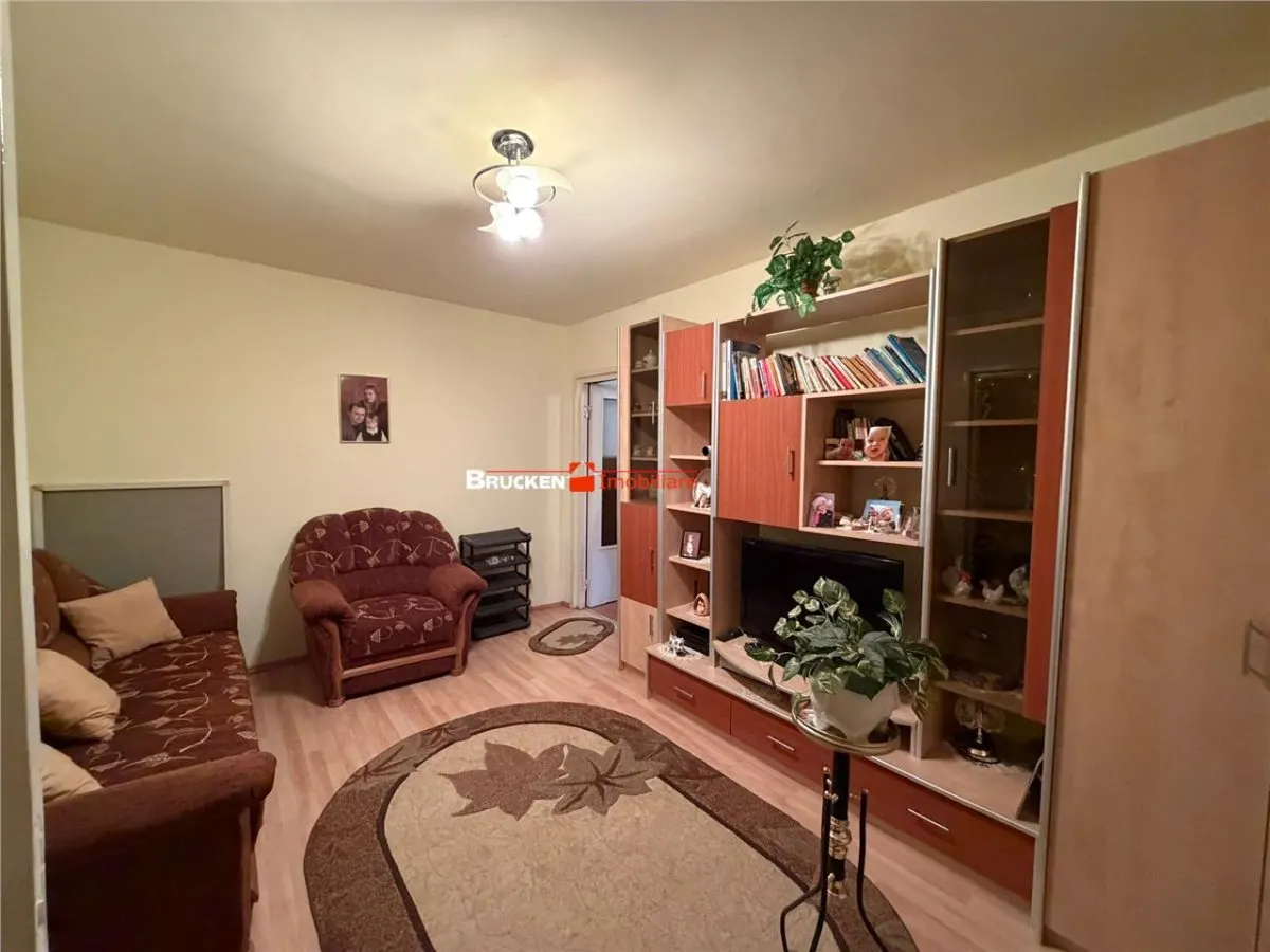 Apartament cu 2 camere de vanzare - foto 2
