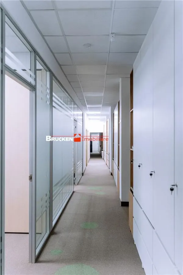 Ultracentral Oradea - Cladire de birouri P+E+M cu dotari moderne si parcare proprie - foto 7