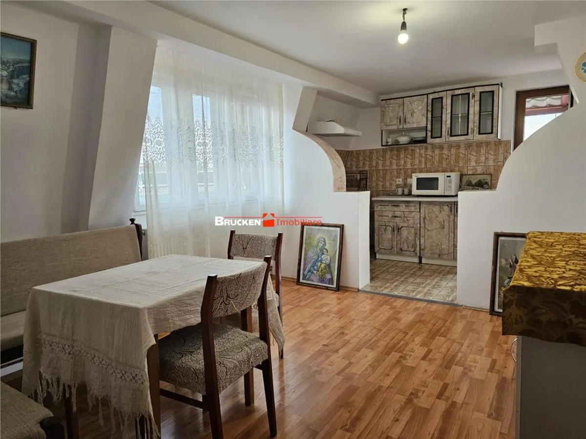Casa spatioasa P+M cu spatiu comercial â€“ Rogerius, zona Stadionului - foto 2