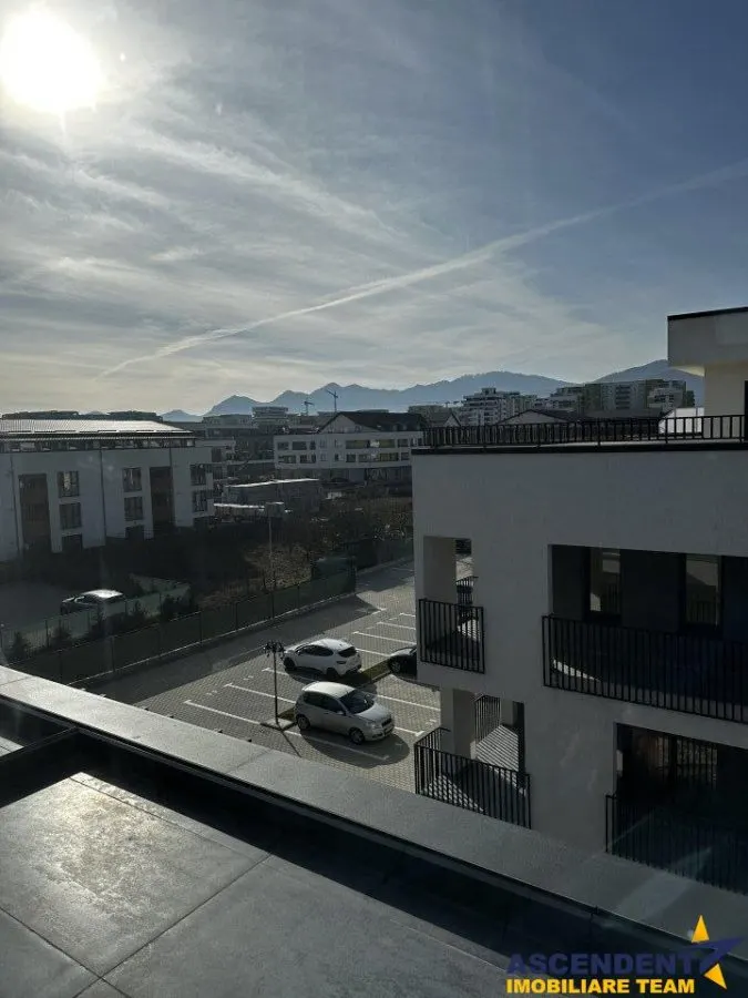 Regim vila, nou, decomandat, incalzire pardoseala, finisaje LUX, Tractorul ,Brasov - foto 1