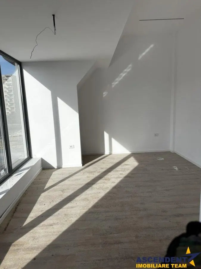 Regim vila, nou, decomandat, incalzire pardoseala, finisaje LUX, Tractorul ,Brasov - foto 3