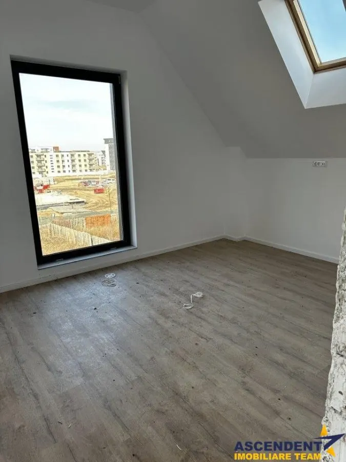 Regim vila, nou, decomandat, incalzire pardoseala, finisaje LUX, Tractorul ,Brasov - foto 9