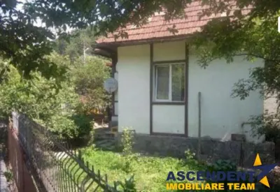 Casa Traditionala + Spatiu comercial, in apropiere de Castelul Peles si Casa Memoriala George Enescu - Sinaia