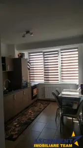 Decomandat, mobilat si utilat, loc de parcare, boxa, vedere frumoasa, Central, Brasov, - foto 2