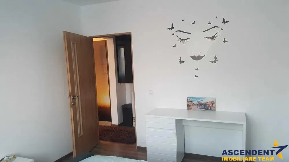 Decomandat, mobilat si utilat, loc de parcare, boxa, vedere frumoasa, Central, Brasov, - foto 7