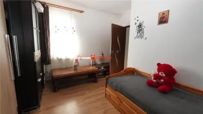 Apartament cu 3 camere de vanzare - foto 2