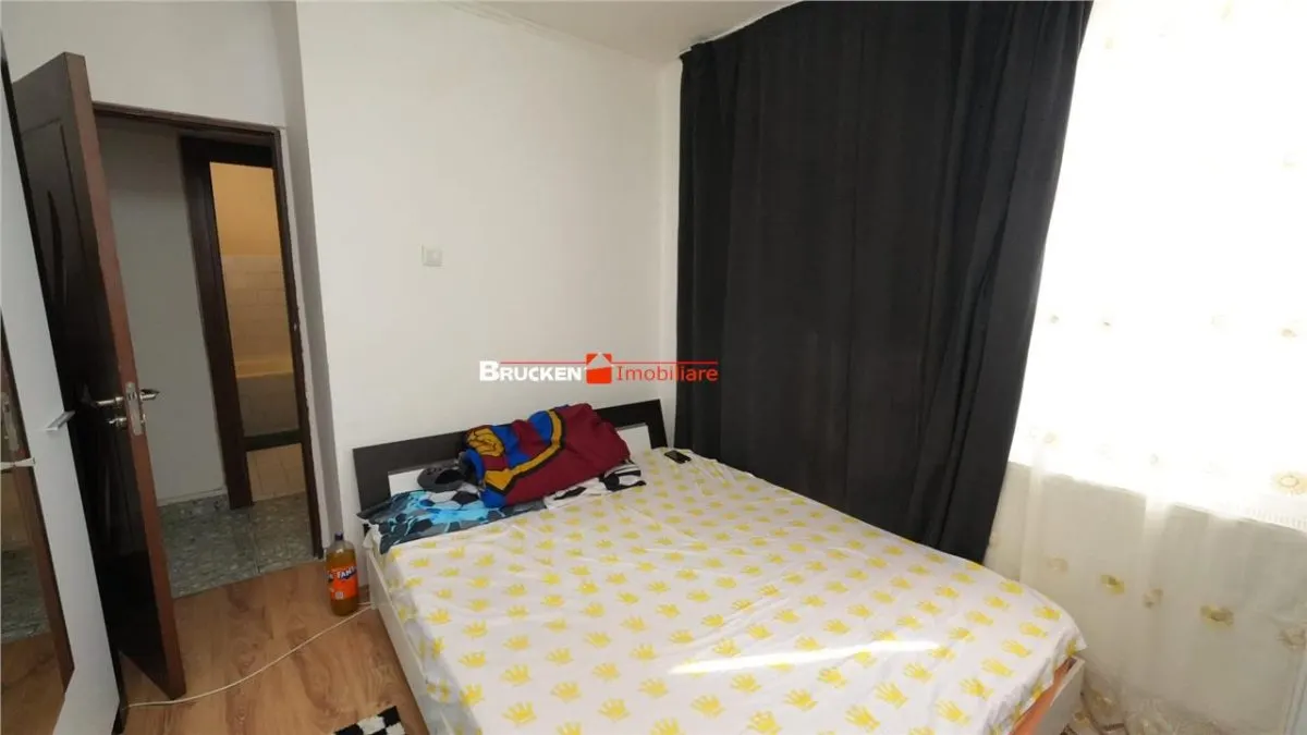 Apartament cu 3 camere de vanzare - foto 3